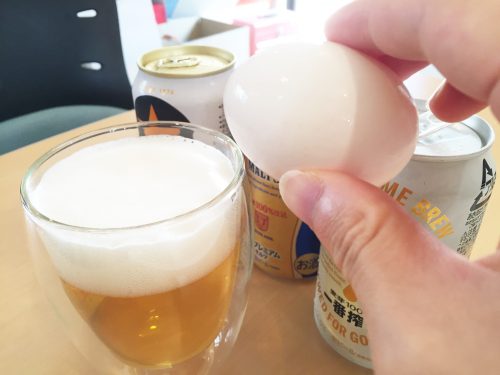キンキンに冷えたビールに生卵をちゃぽん。