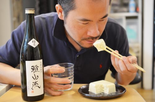 豆腐の日本酒びたしを一口