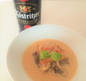 ドイツビール「シュバルツビア」と煮込み料理「グラーシュ」