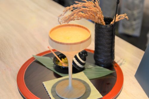 カクテル「Mizuho」白味噌に生姜、北海道の昆布出汁などを加えた特製の味噌シロップを使っているのが最大の特徴。