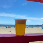 【ぬるぬる缶ビールじゃダメだこりゃ】冷えたクラフトビールが海の家で飲めちゃう！江ノ島の「エルボンボンズー」だよ、全員集合～！
