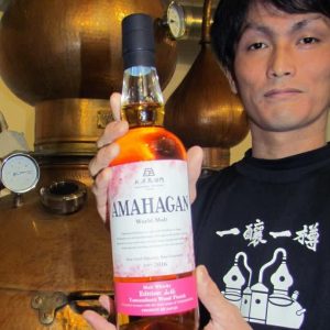 「桜餅思わせる香り」ウイスキー、山桜の樽で熟成　国内最小規模「長濱蒸留所」25日発売