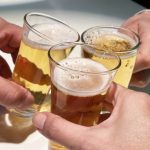 どうして、みんな「とりあえずビール」なの？　“日本文化”の起源を解明すべく、酒類小売り業者が調査